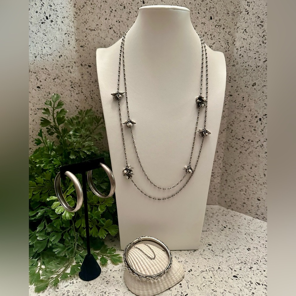 Silver tone 3 pc jewelry set with pearl accent